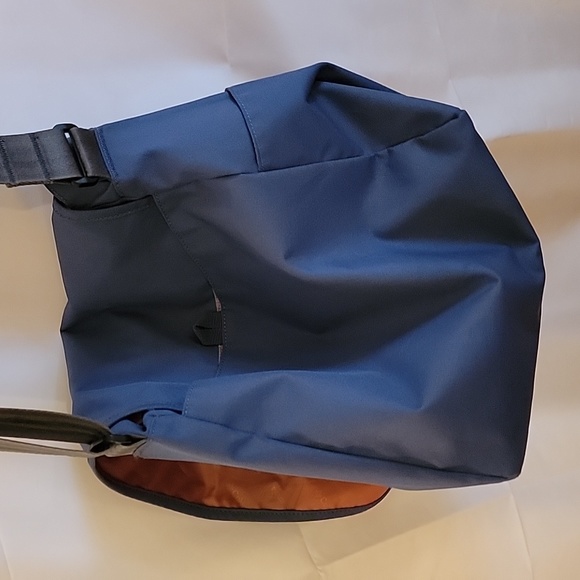 Columbia EUC Periwinkle Blue Crossbody Messenger Bag Purse Lightweight Very Nice - Picture 15 of 16